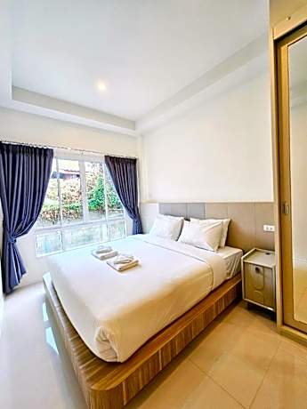 King Studio with Sofa Bed