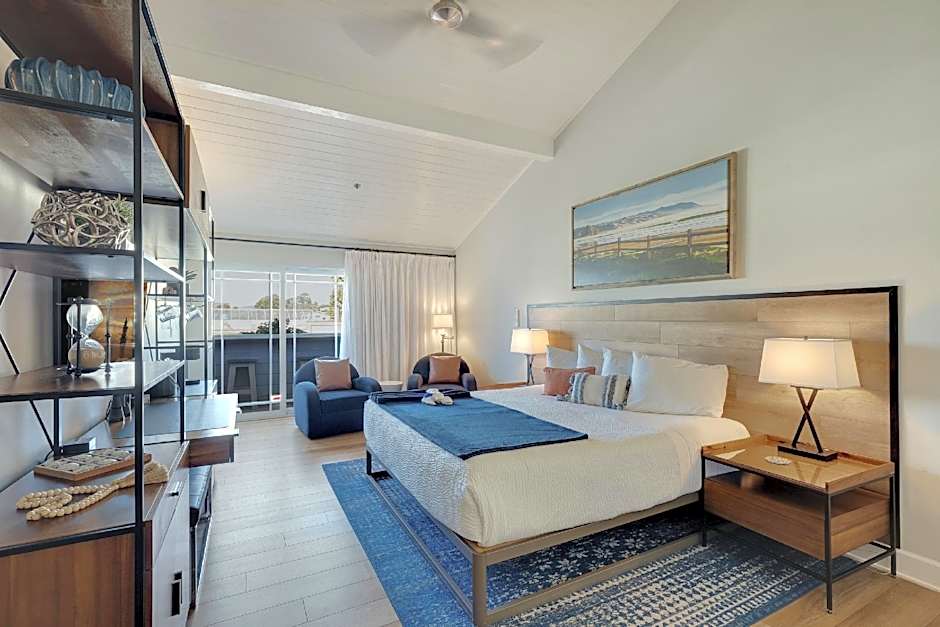 Foto 1 di 12 di Deluxe 1 King Bed, Ocean View