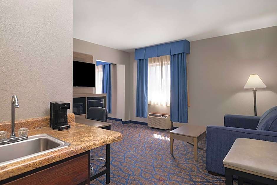 Baymont by Wyndham Waukesha
