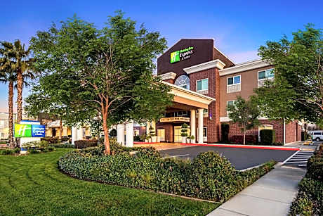Holiday Inn Express & Suites Sacramento NE Cal Expo By IHG