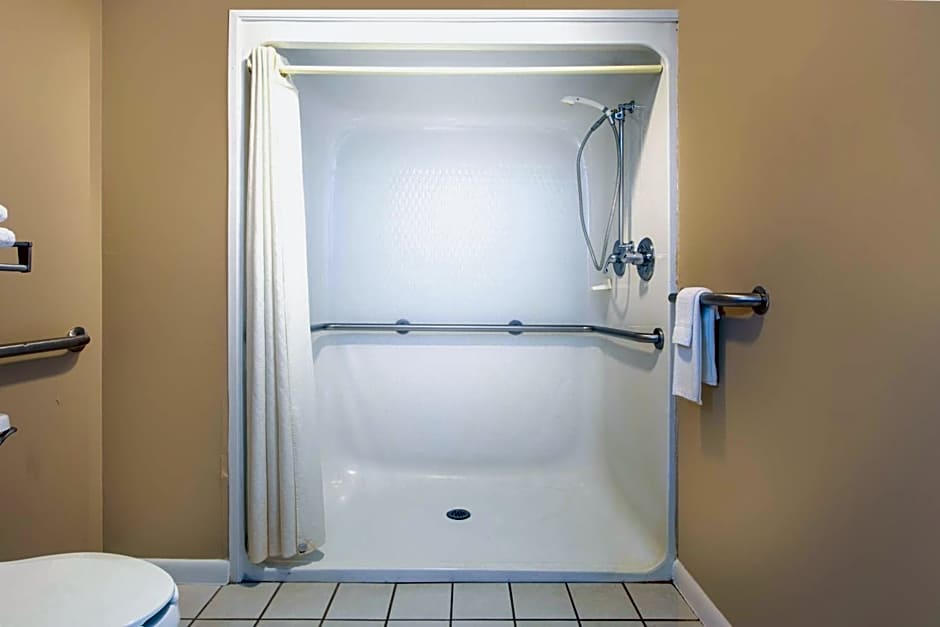Super 8 by Wyndham Ocean Springs Biloxi