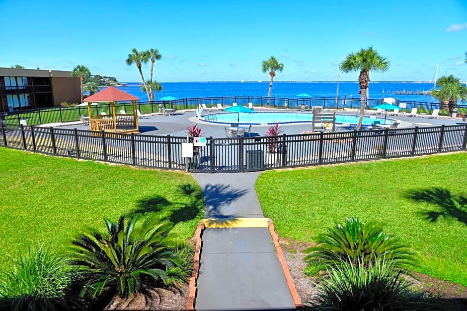 Quality Inn & Suites on the Bay near Pensacola Beach