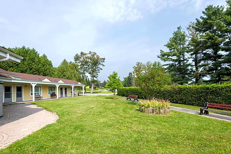 Knights Inn - Bracebridge, ON