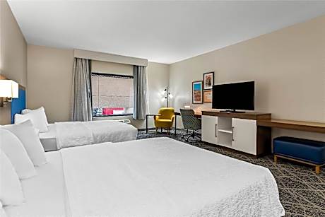 2 Queens Mobility Access W/tub Nonsmoking