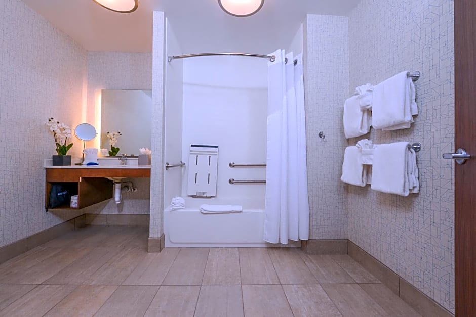 Holiday Inn Express & Suites St. Petersburg - Seminole Area By IHG