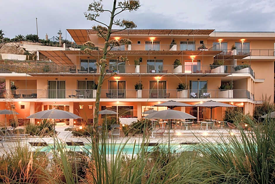 Luna Minoica Suites and Apartments