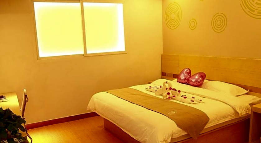 GreenTree Inn Dalian North Railway Station Express Hotel