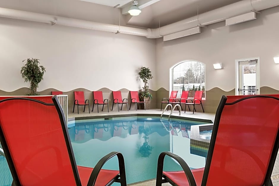 Days Inn & Suites by Wyndham Brandon