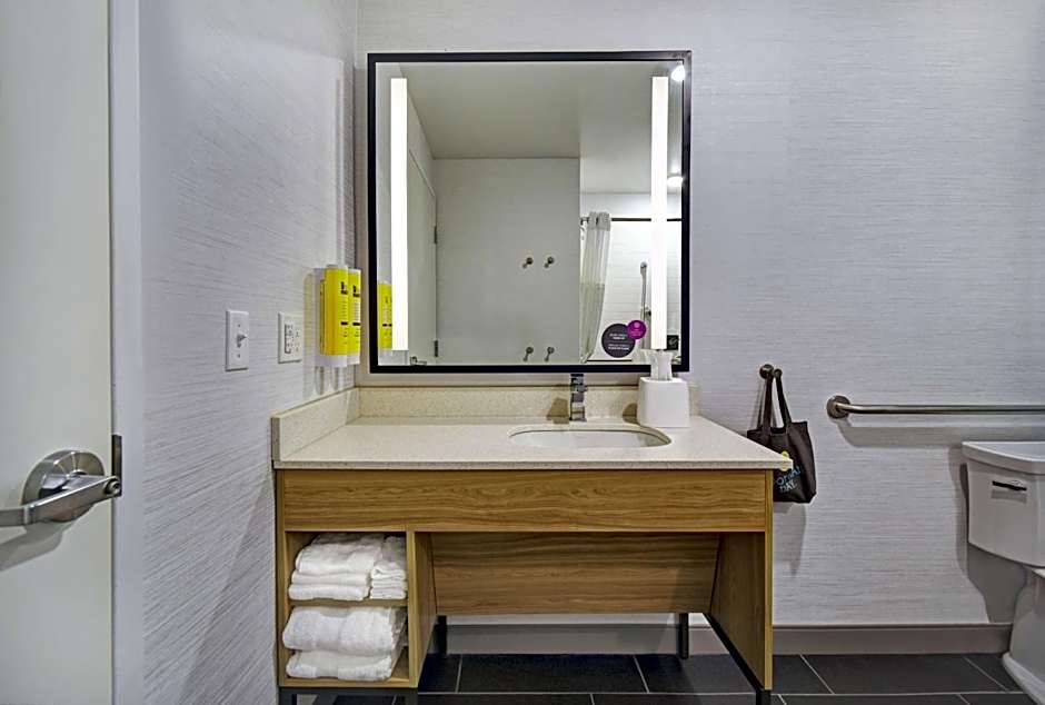 Tru By Hilton Grand Rapids Airport