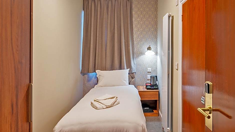 Uno Thames Hotel