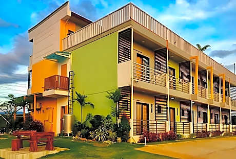 Jeanines Travellers Inn by RedDoorz