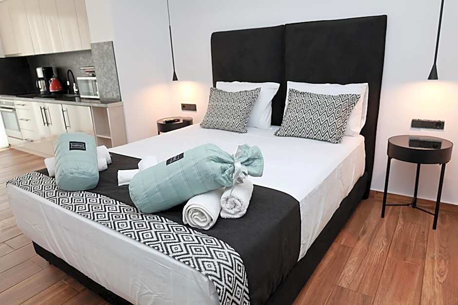 Paris-Irini Studios And Apartments