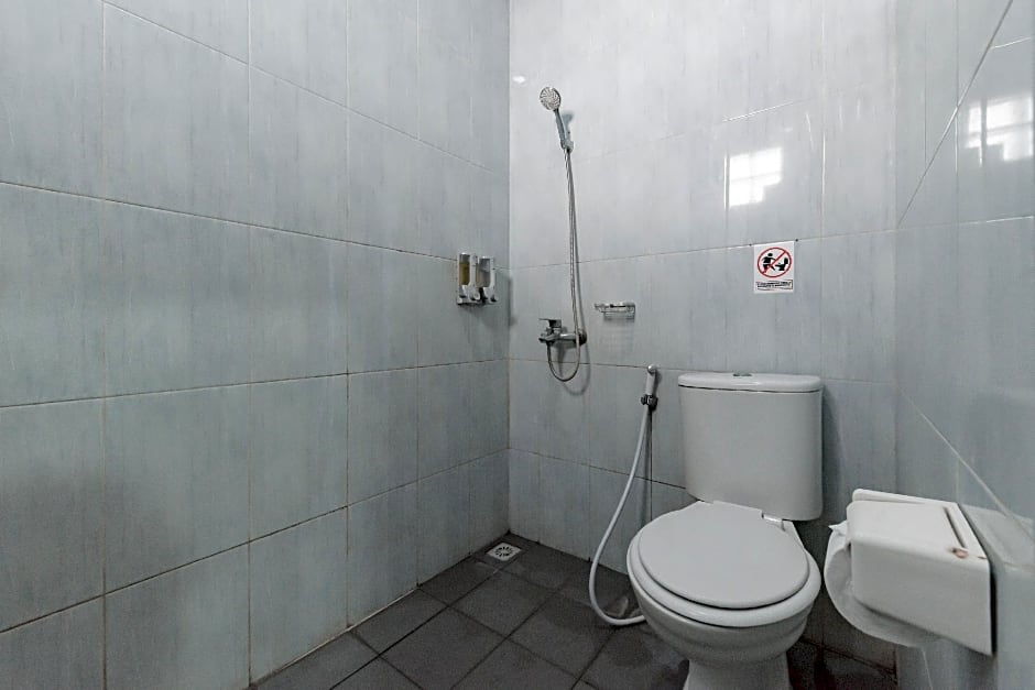 RedDoorz near Pasar Baru Bandung