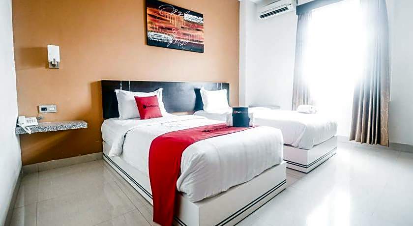 RedDoorz Plus near Universitas Negeri Makassar