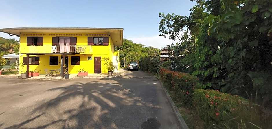 Au Petit Canal Fleuri