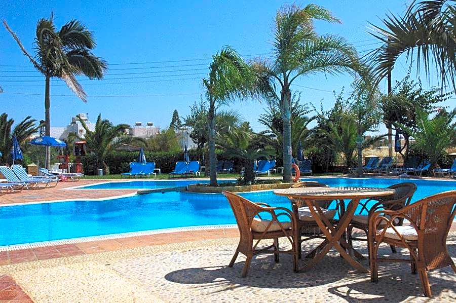 Parthenis Hotel & Suites