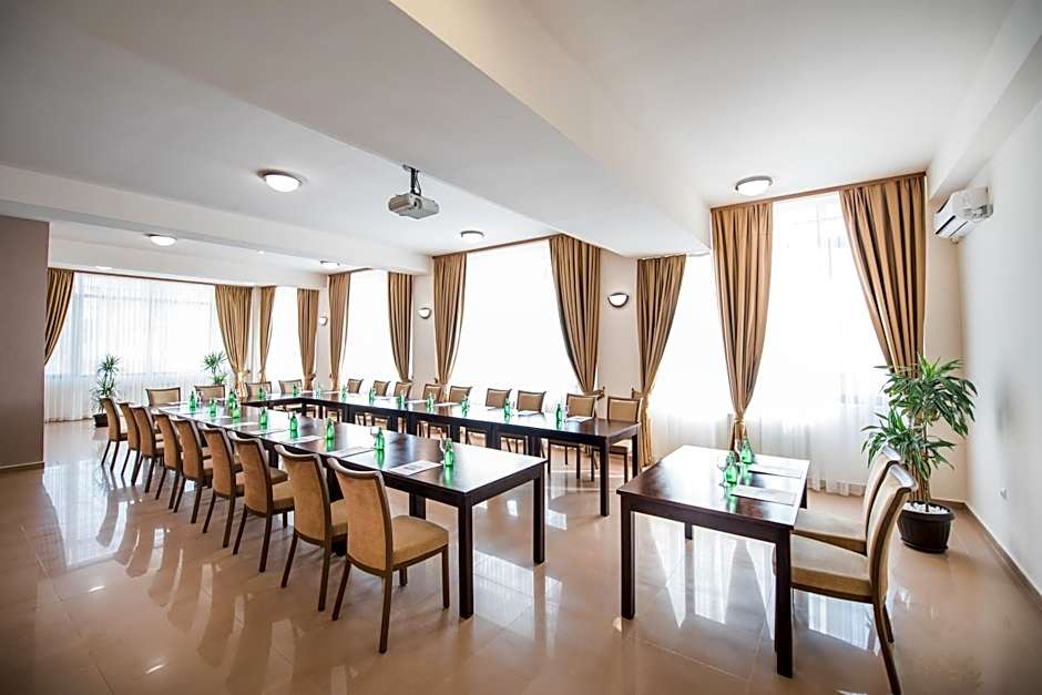 Oxford Hotel & Conference Center