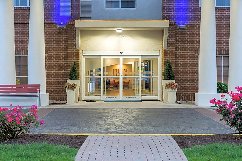 Holiday Inn Express Hotel and Suites Petersburg - Fort Lee By IHG