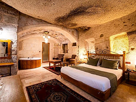 Deluxe Cave Suite