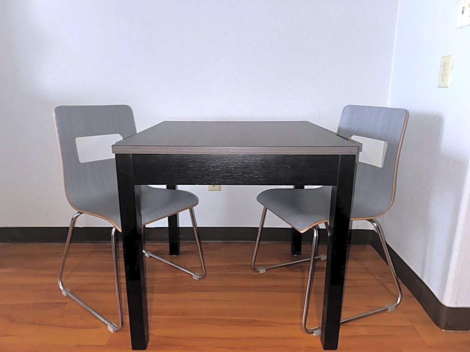 Super 8 by Wyndham Sealy