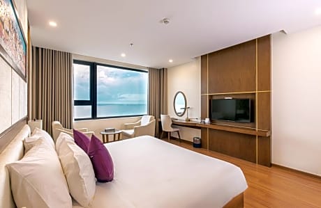 Premier King Room Ocean Front with Afternoon Tea Per Stay