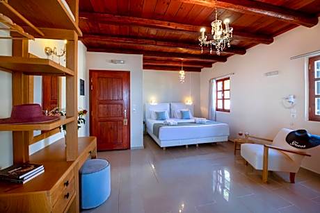 Deluxe Junior Suite Jetted Tub