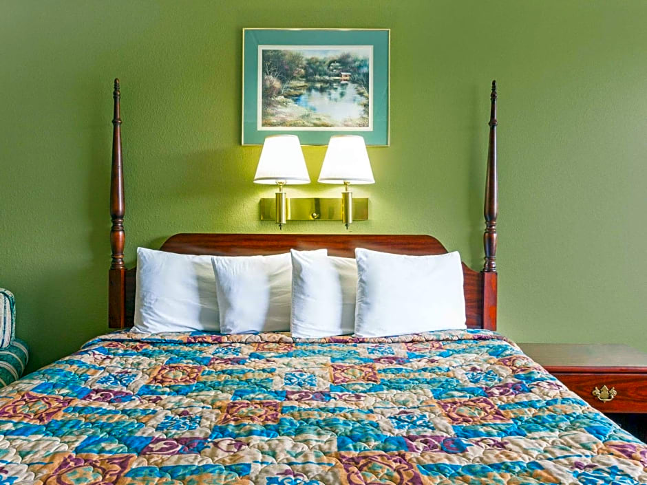 Super 8 by Wyndham Kingsport /I-81