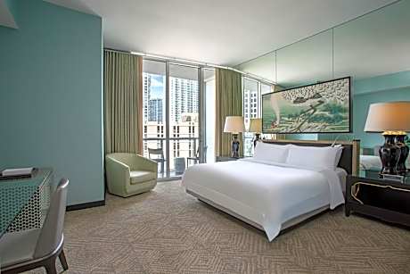 Superior Large King Room with Balcony - Mobility Accessible