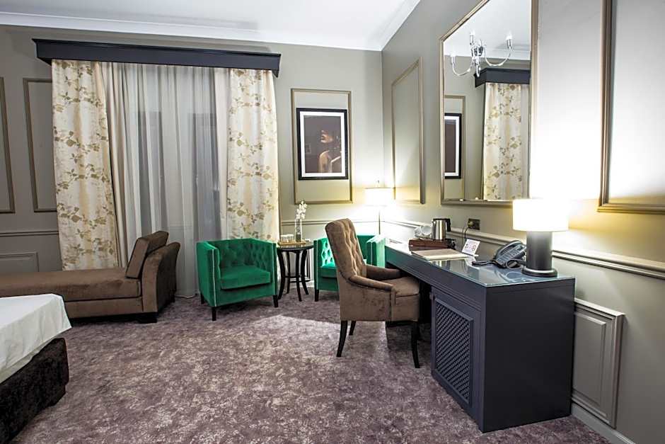 Peninsula Boutique Hotel