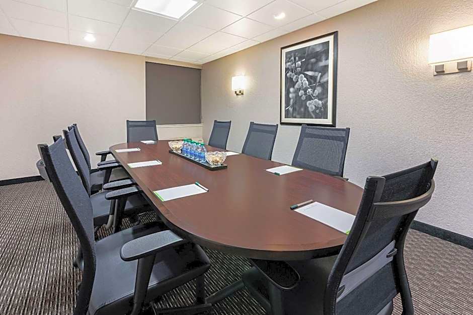 La Quinta Inn & Suites by Wyndham Tacoma Seattle