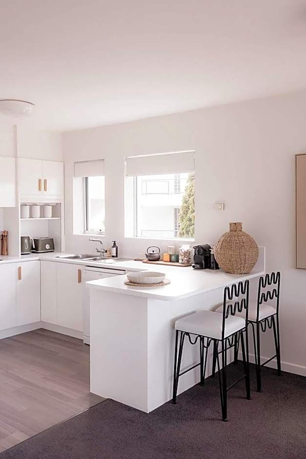 Battery Point apartment with river views