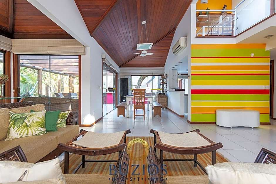 200 Metros da praia, Casa ampla com 4 suítes! BZ55