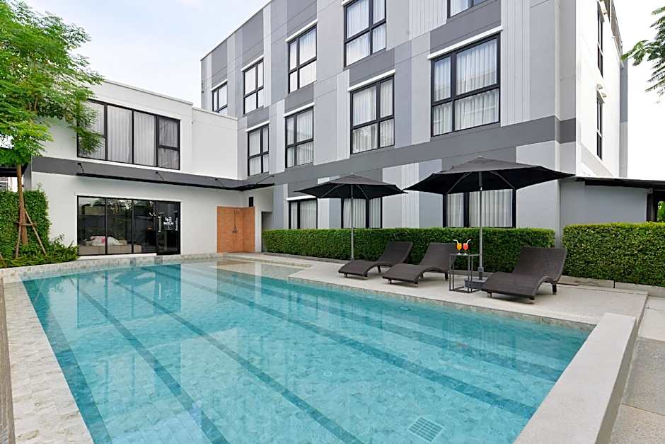 Gate43 Airport Hotel