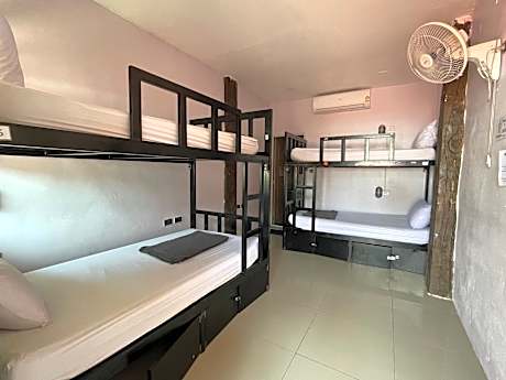 Bed in 4-Bed Mixed Dormitory Room