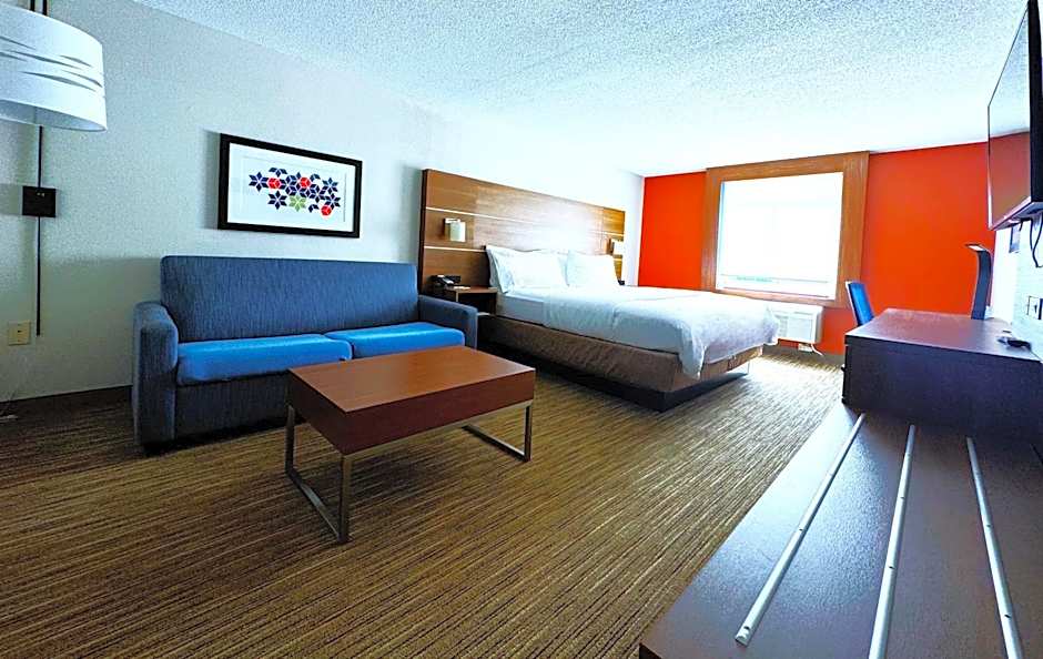 Holiday Inn Express & Suites Lincoln East - White Mountains By IHG