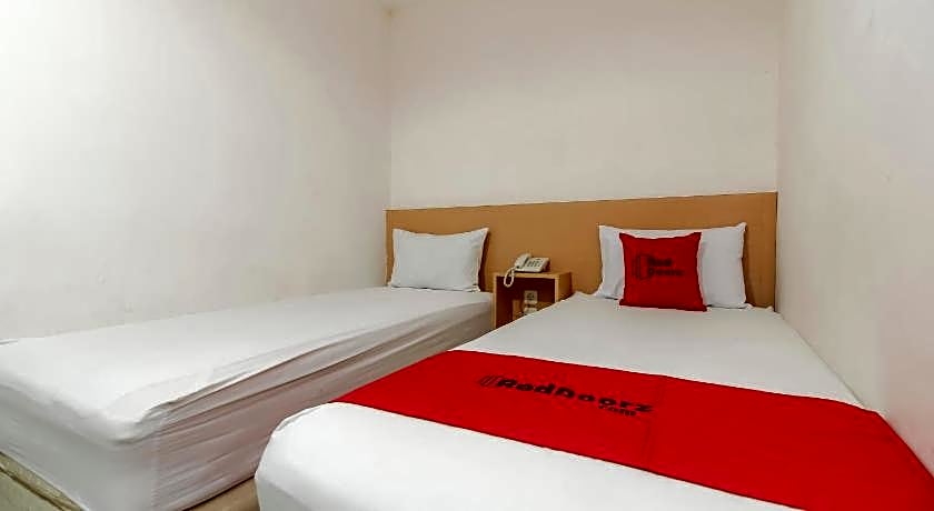 RedDoorz Plus near Galaxy Bekasi