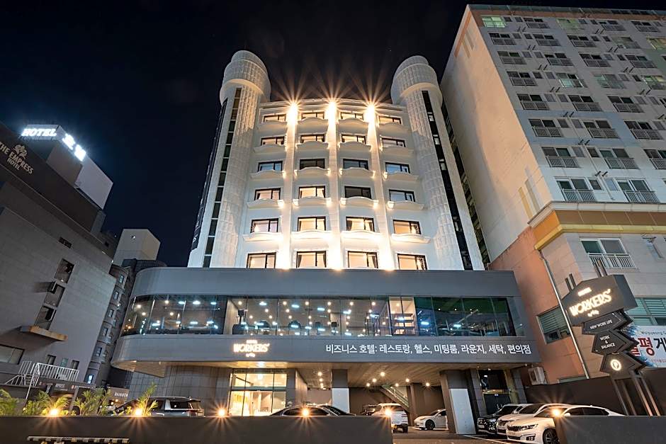Workers Hotel Daejeon by Aank