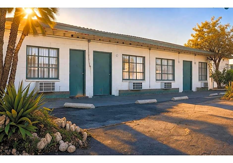 Carl's Motel
