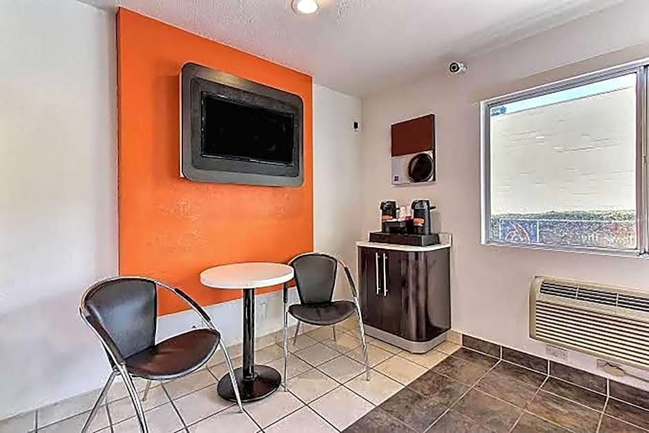 Super 8 by Wyndham Santa Clara