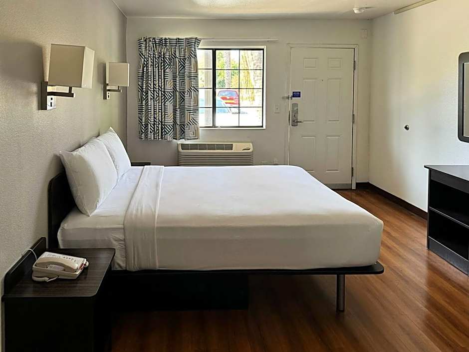 Motel 6-Pomona, CA - Los Angeles