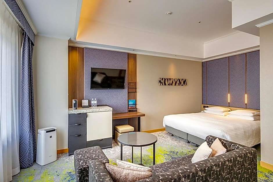 Photo 1 of 10 of Deluxe 1 King Bed