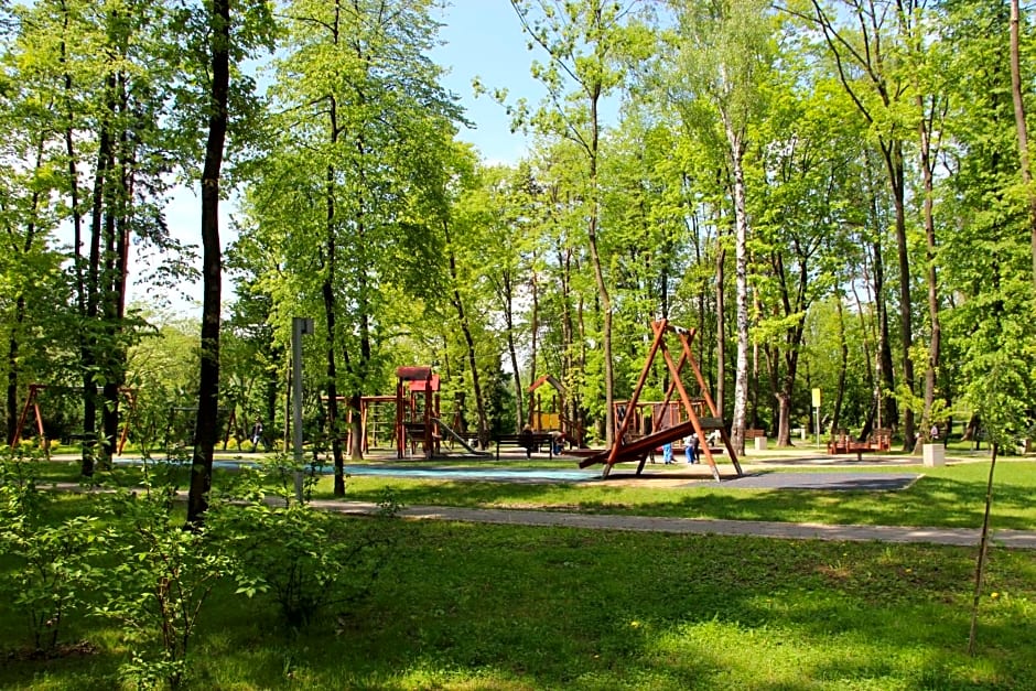 Uroczy Domek Z Ogrodem I Tarasem