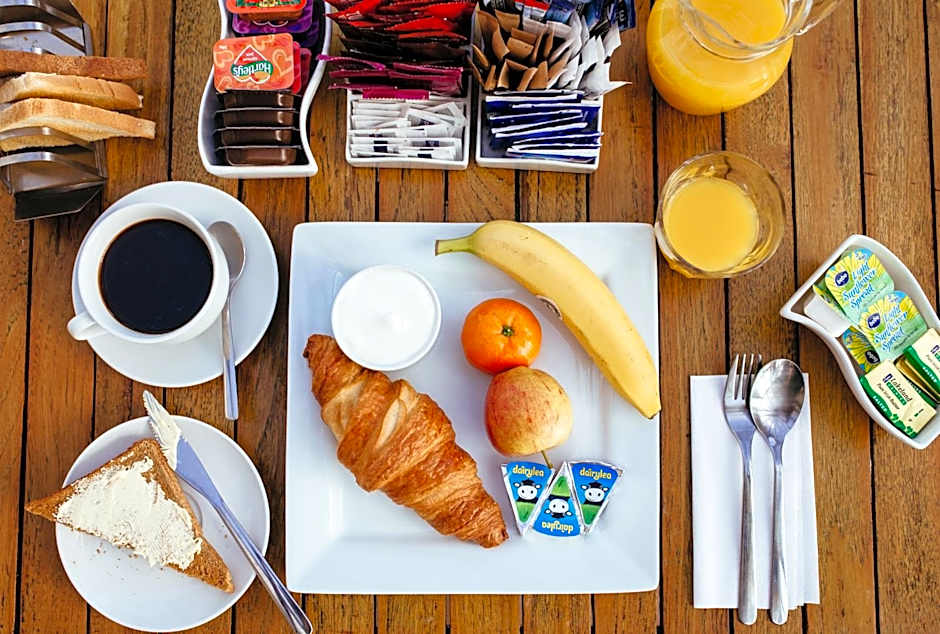 Pymgate Lodge Airport Hotel