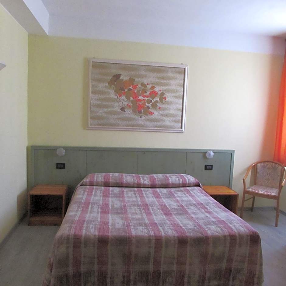 Hotel Alpi Del Mare
