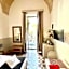 Eccelsoleccese Boutique B&B - steps from the Historic Center