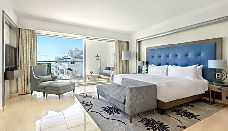 King Grand Deluxe Suite With Pool View