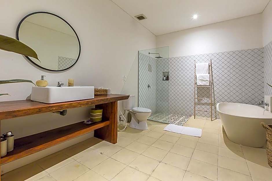 Elegant 3 BR villa huge pool in central Canggu