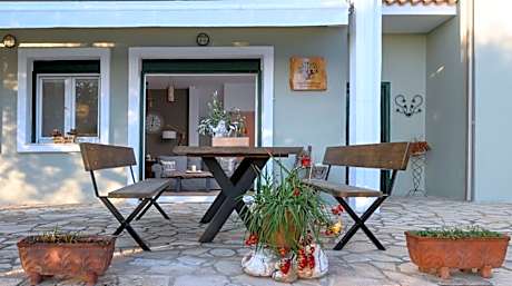 Kastri Treehouse- Sea View Family Living