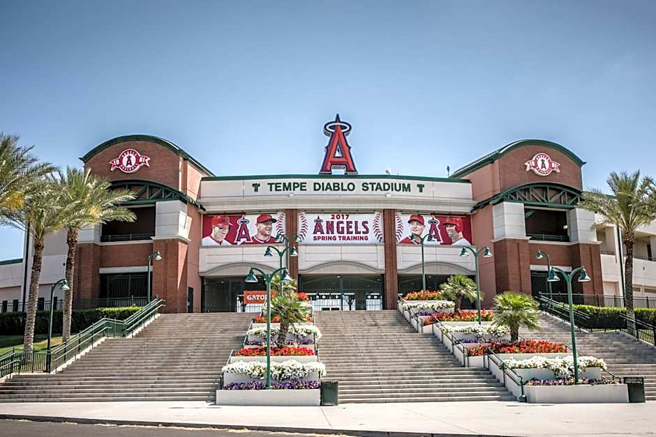 Holiday Inn Express & Suites Phoenix  Tempe By IHG