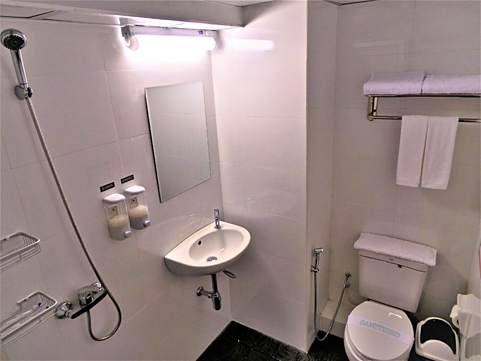 Clover City Center Plus Hotel